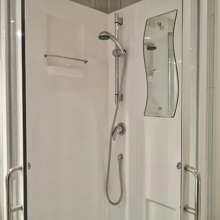 Chez Charlie - Centre - 2 Pieces